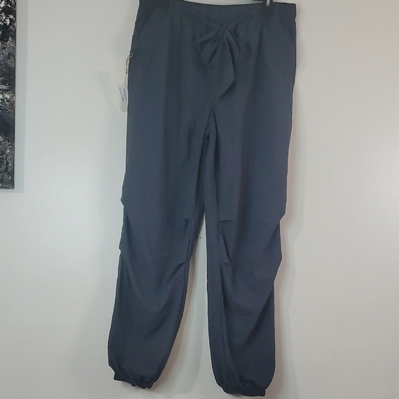 Paskho Pants - NWT Paskho Lightweight Performance Joggers Size Lg Tie Waist Womens Grey/Black